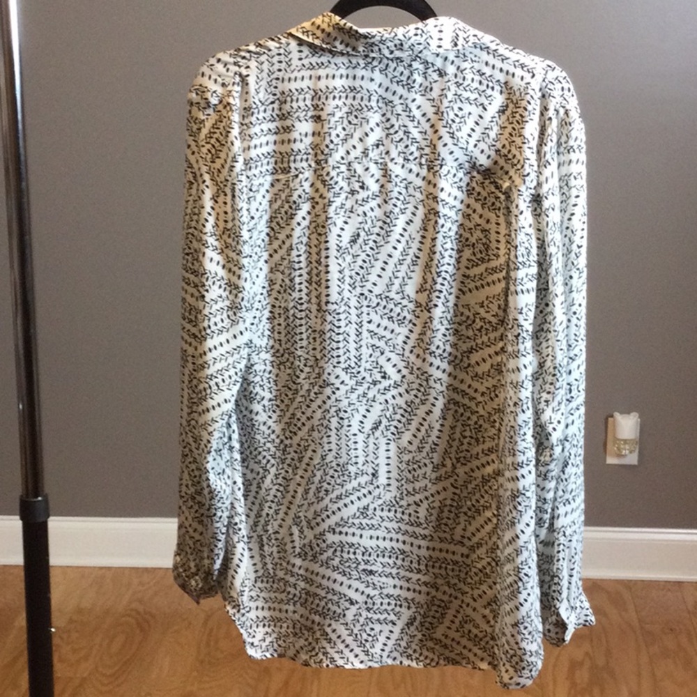 L Cabi Black And White Split Back Patterned Butto… - image 3